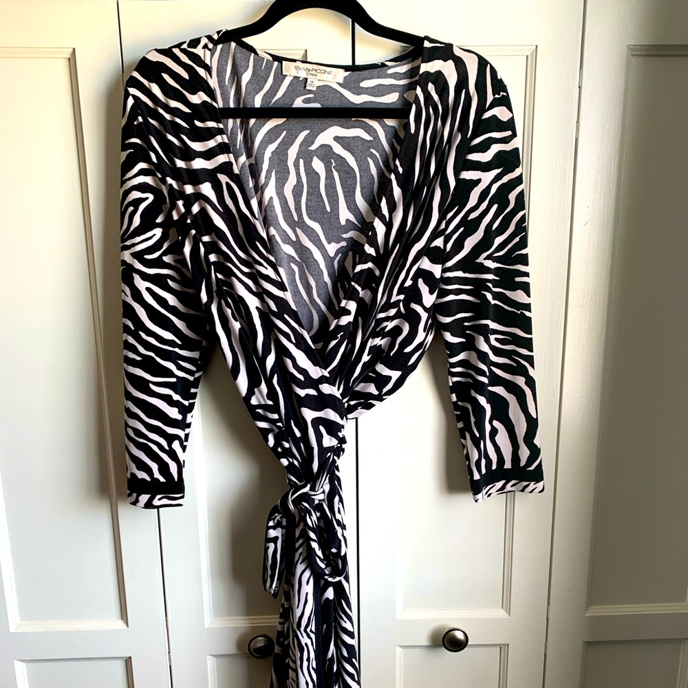 Lightly worn Evan-Picone black & white wrap dress.